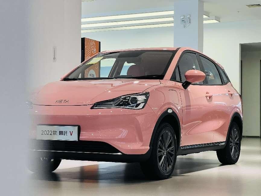 哪吒v白色款商务型,北京2022款哪吒v新车指导价