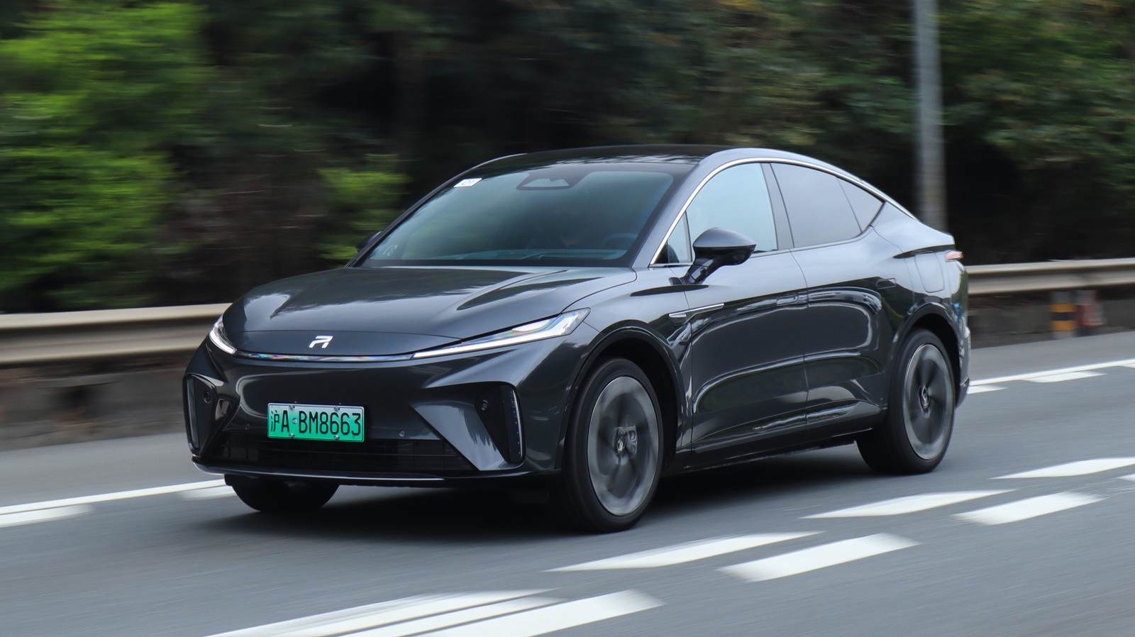 阿斯顿马丁dbx3.0t六缸,540400米加速