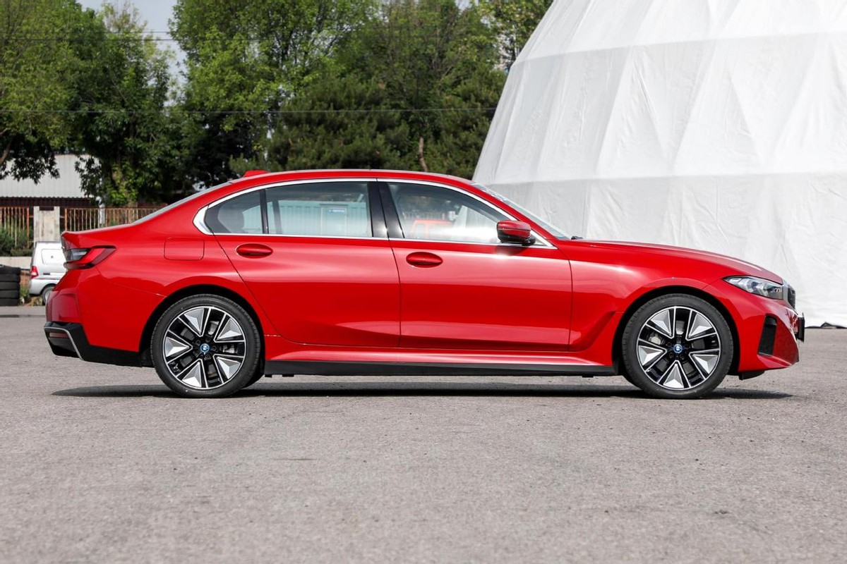 model3新款和宝马i3怎么选,现在特斯拉model3和宝马i3怎么选择