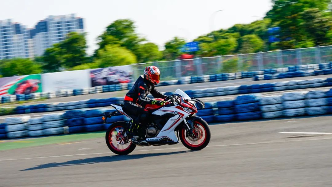 推荐中排仿赛,赛400值得入手吗骑行感受