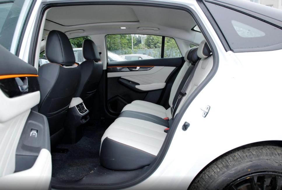 车长超4米7带173马力,车长近5米搭载20t动力安全有保障