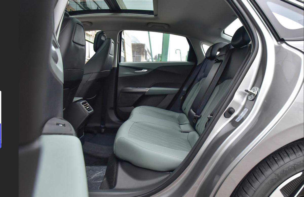 8万左右长安轿车高配,8万落地选长安逸动的哪个版本