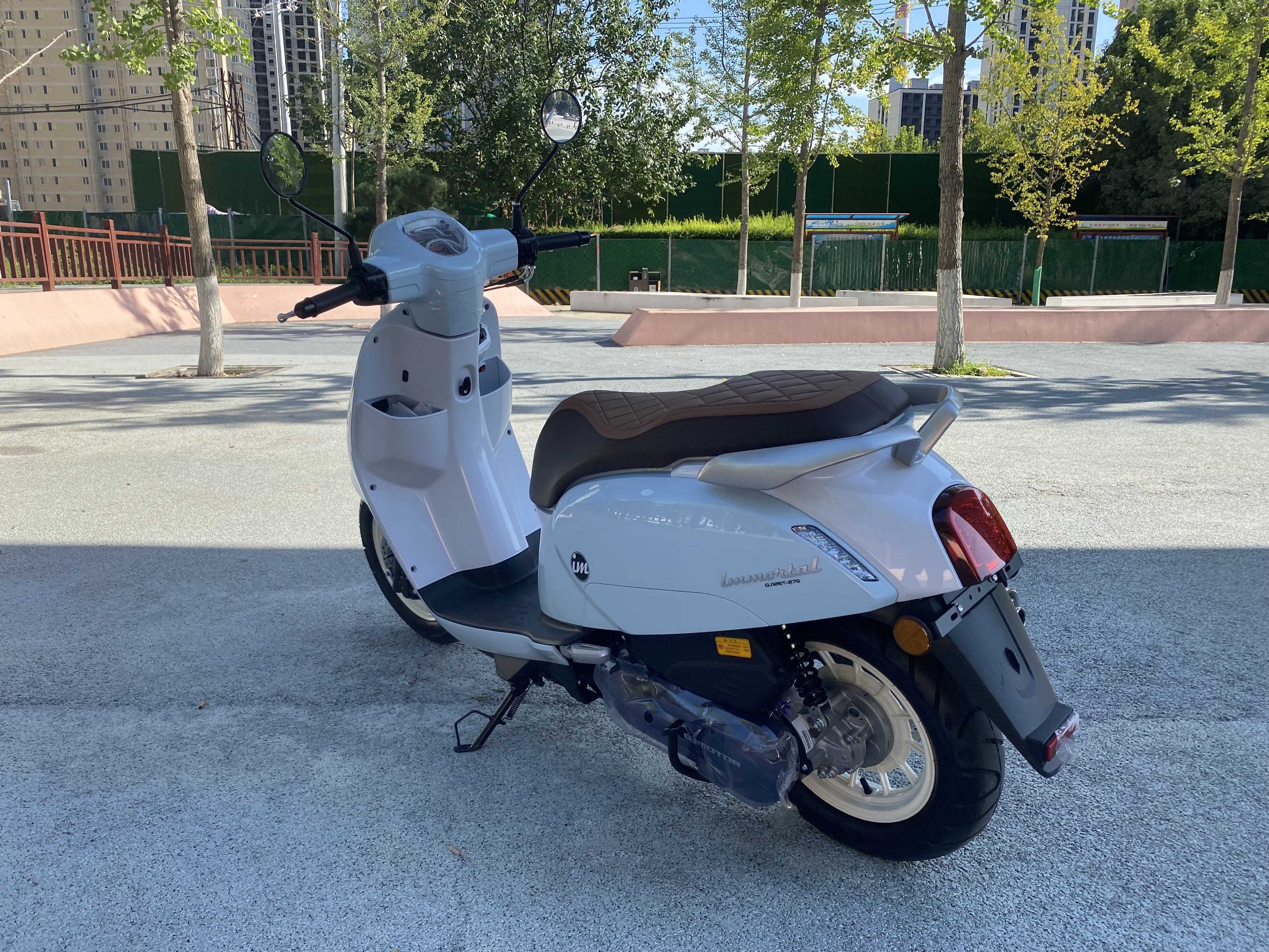 LA要失宠了？1万出头，实拍壹米阳光125：ABS+TCS，女骑时尚单品