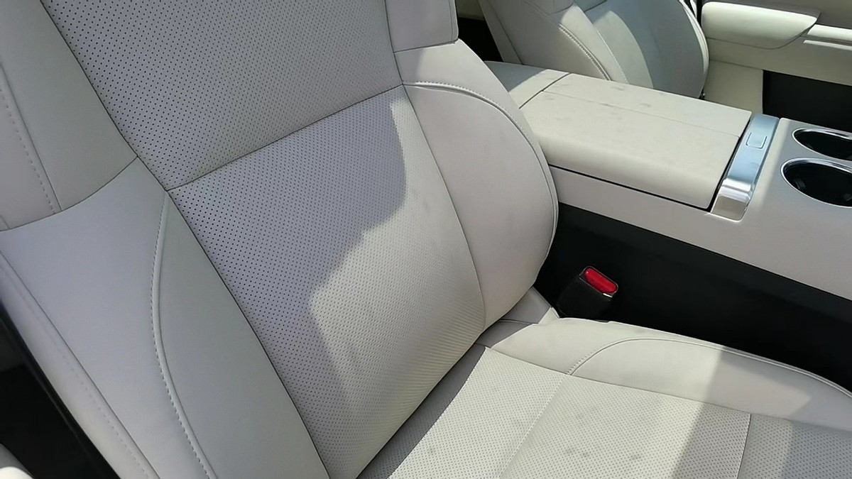 理想L7的腰部按摩，再加上这种坐姿，舒服！