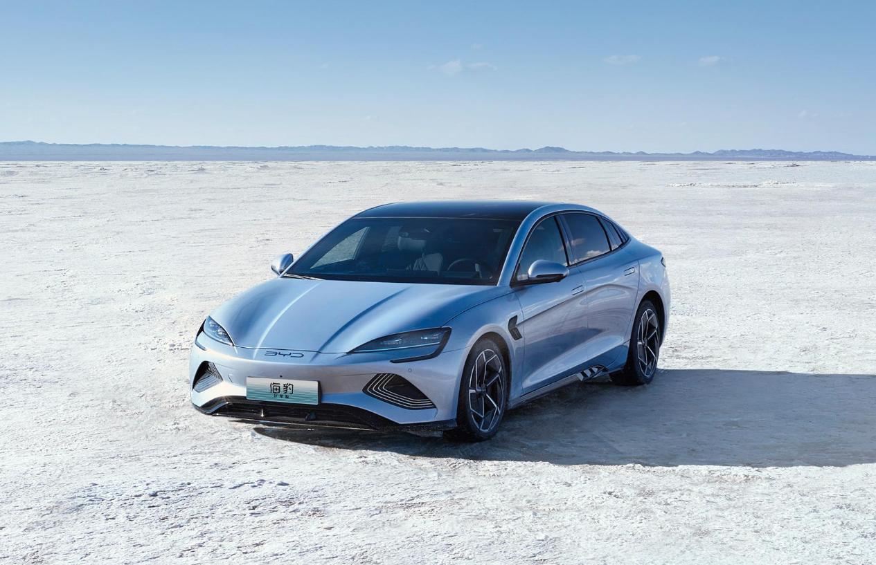 2024年最新款比亚迪model3,比亚迪海豹对比model3