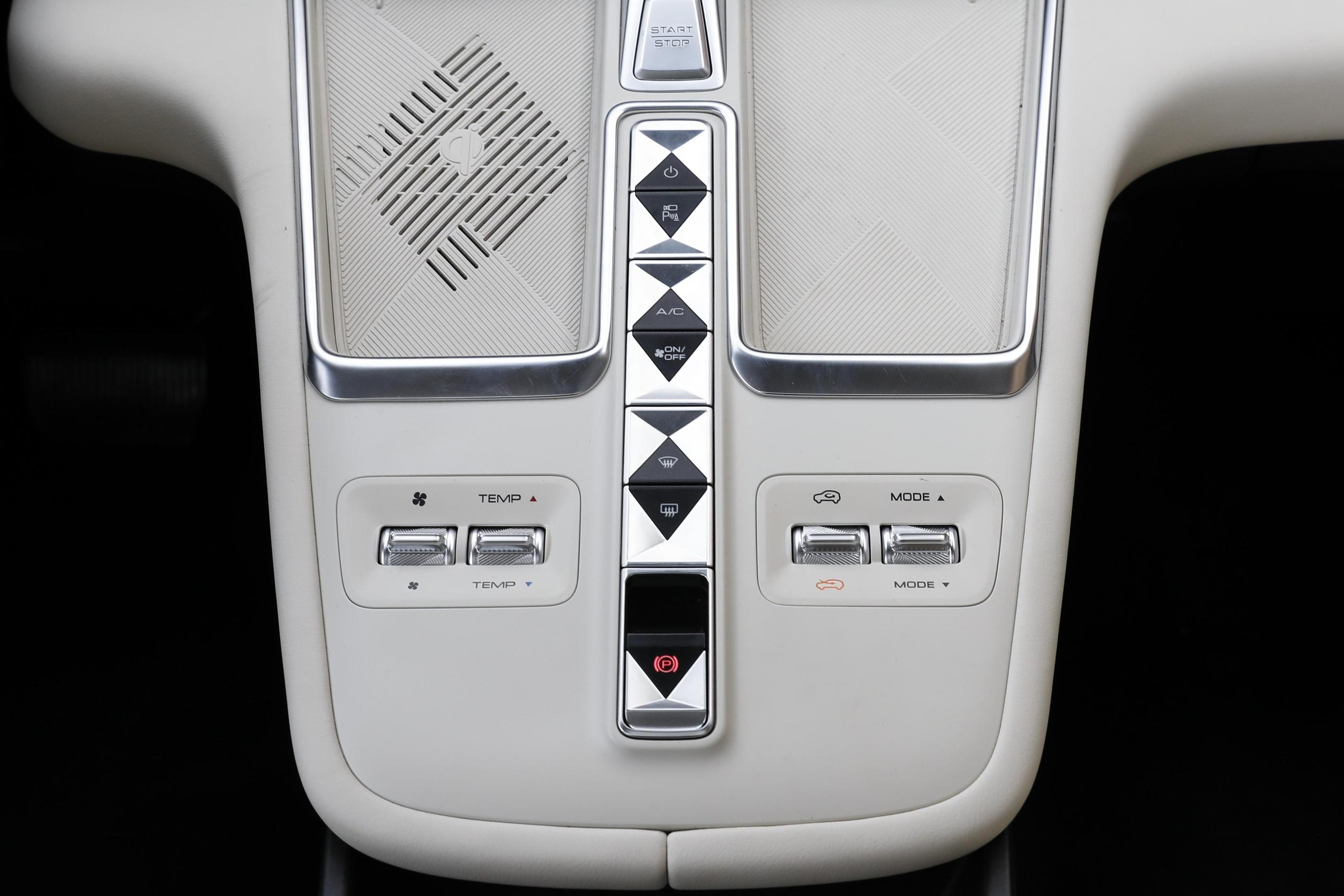 哈弗骁龙枭龙max最新优惠4万,配三联大屏哈弗枭龙max实车曝光