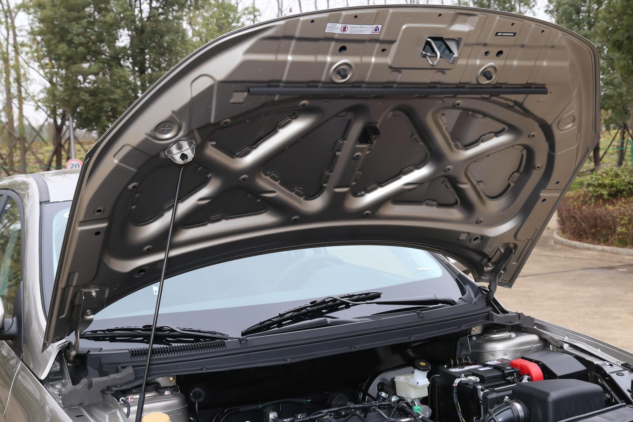 复刻版的大众三厢家轿，更便宜更漂亮，油耗6.4L，带你看景逸S50