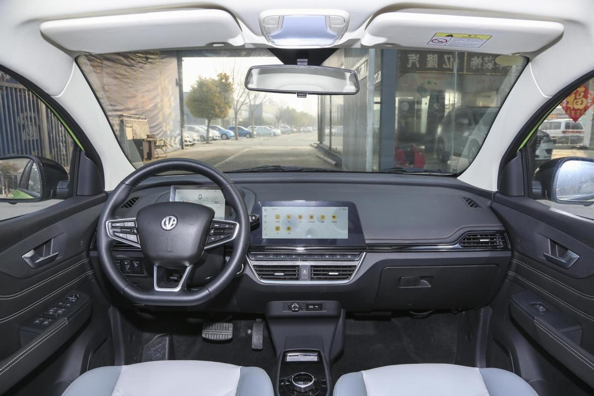 电动屋YOUNG光小新，电动机总功率35kW，售价8.48万