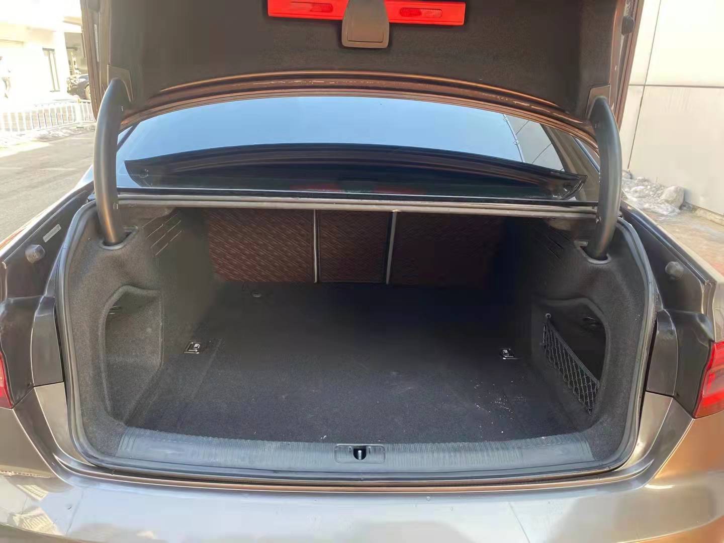 奥迪a4l17年成交价,17年奥迪a4l风尚版