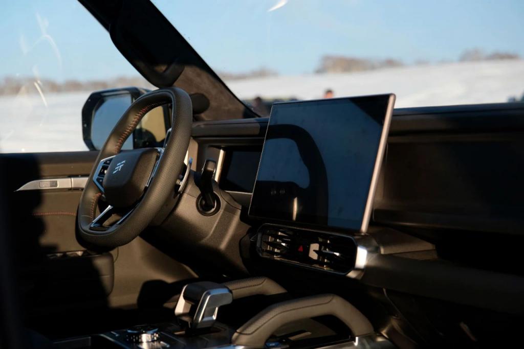 捷途旅行者雪山银沉浸式,捷途旅行者雪山银悬浮黑顶