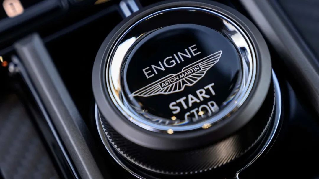 2023款阿斯顿马丁vantageroadster,阿斯顿马丁vantagev8图片