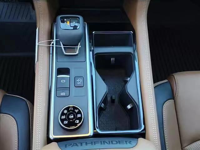 2020款日产四驱七座,日产全新四驱6缸3.5排量轿车