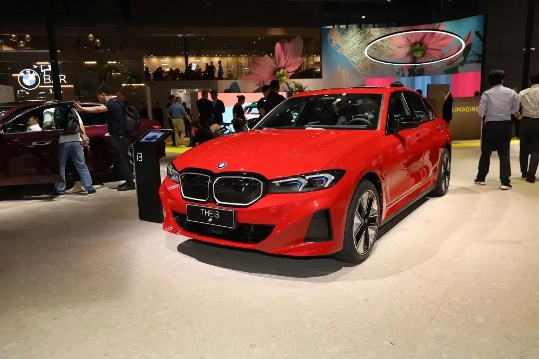 宝马和奔驰合并的车型,宝马和奥迪搭电