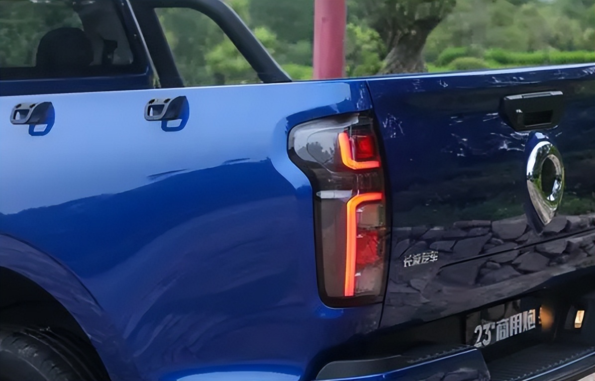 搭载采埃孚8at和适时四驱的suv,30万2.5自吸suv配采埃孚8at