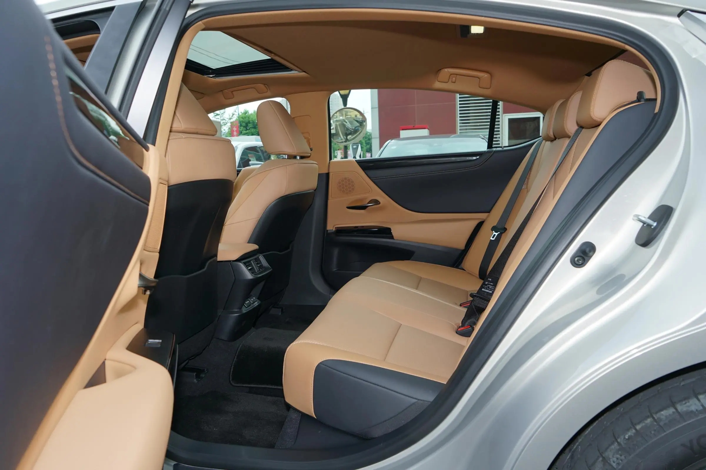 新款雷克萨斯ES上市售29.69-48.89万元