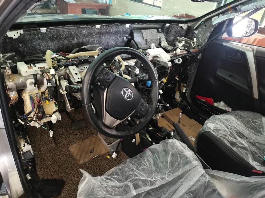 三代哈弗h6与rav4荣放哪个好,丰田rav4荣放与哈弗h6哪个好