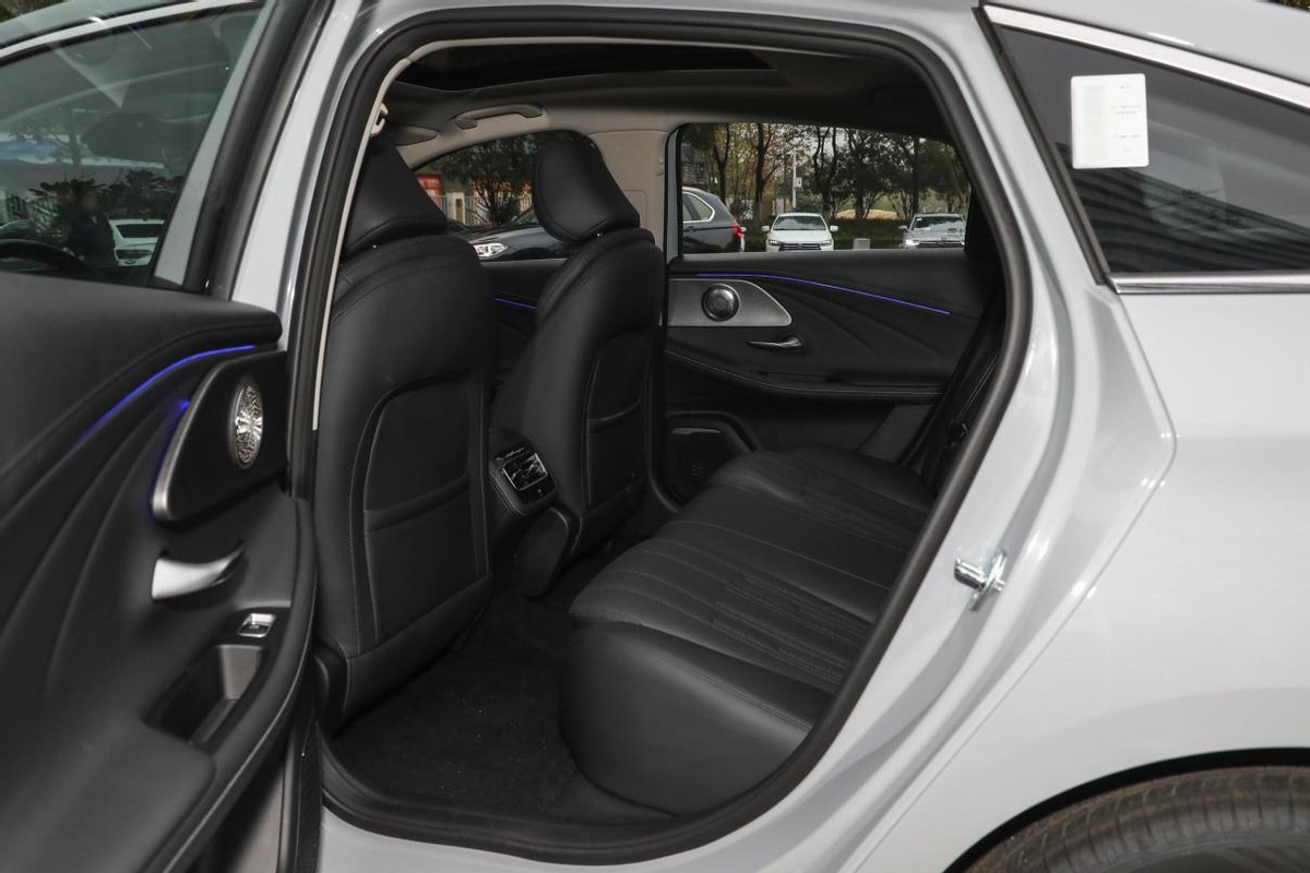 奇瑞风云a8长续航版是混动吗,奇瑞风云a8实际使用感受