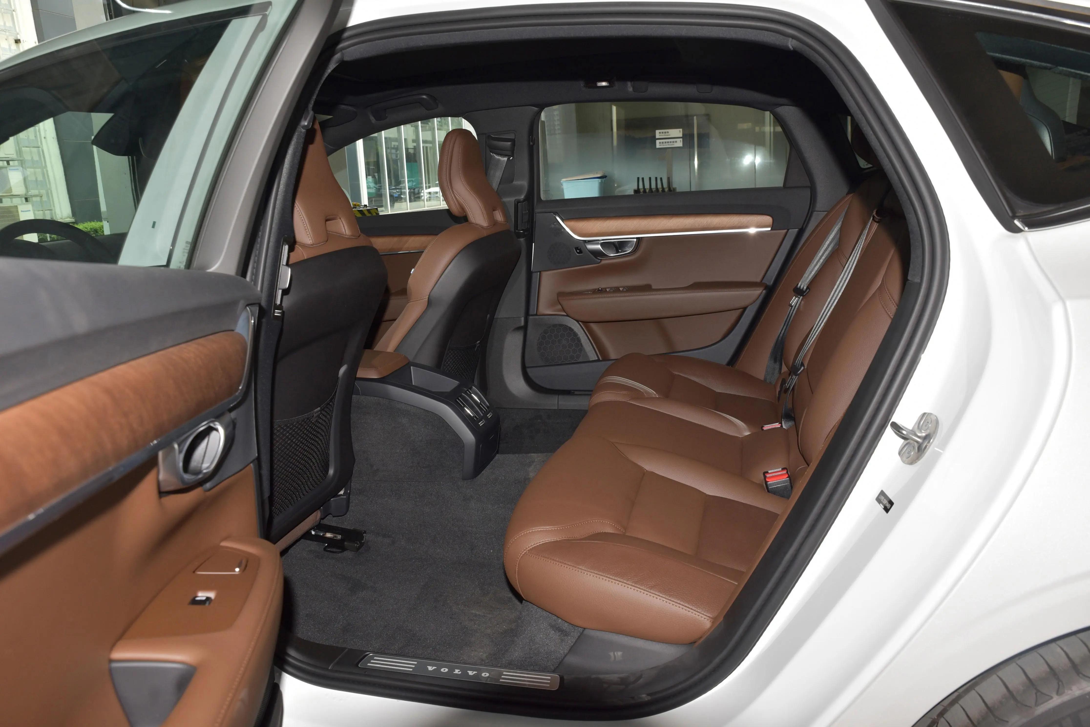 最新款沃尔沃s90哪个颜色显档次,全方位实拍2024款沃尔沃s90