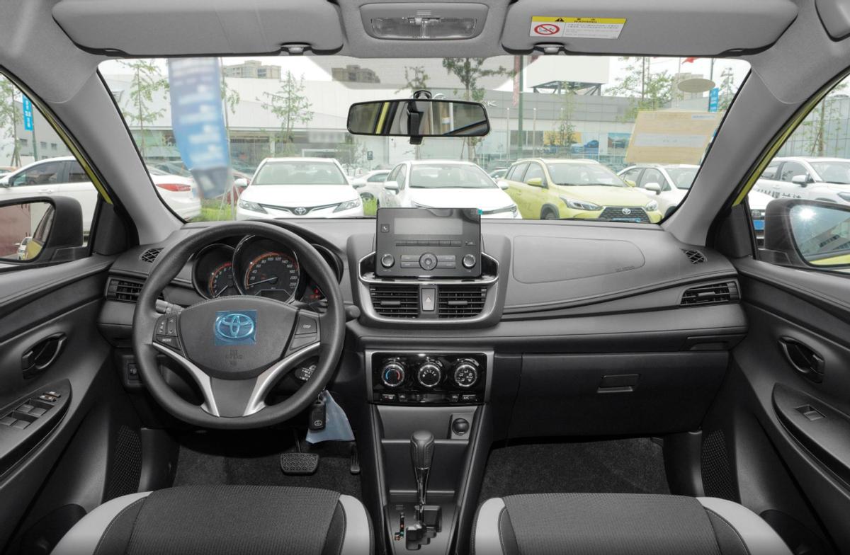 丰田yarisl致炫空间有多大,丰田yarisl致炫两门海外