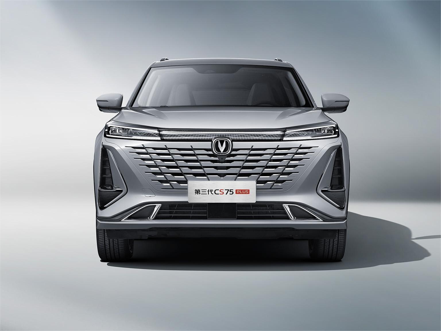 长安cs75plus和长安cs55plus,长安cs75plus2022款1.5t落地价