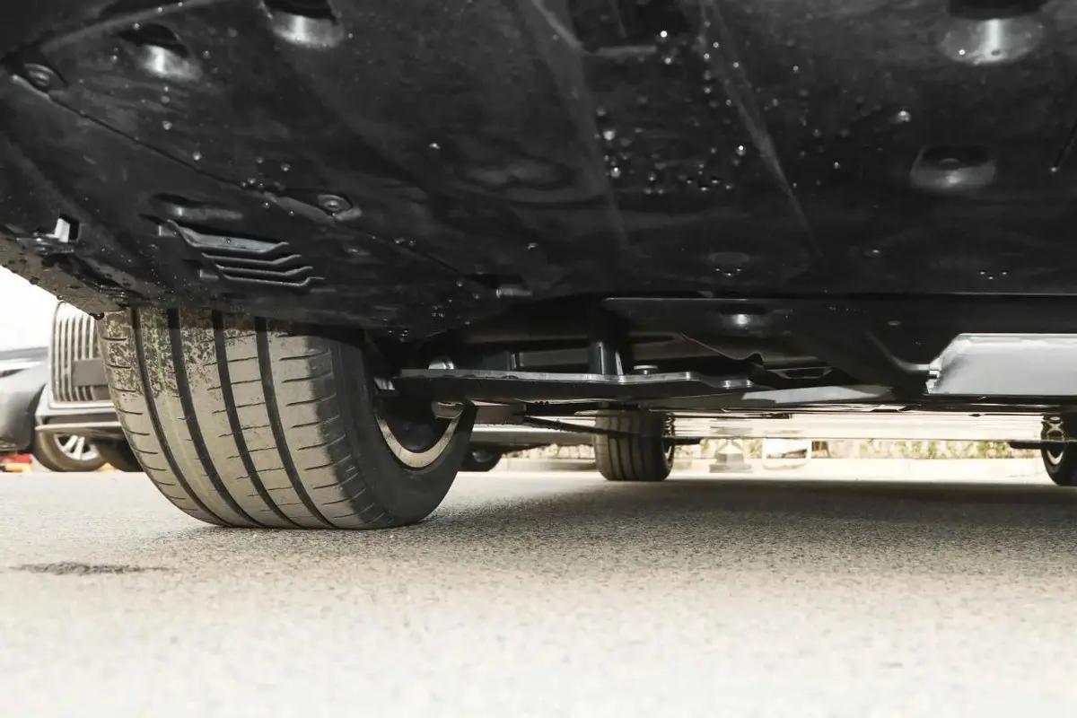 理想的驾驶感受和宝马i3对比,2023款新能源纯电宝马i3全部功能