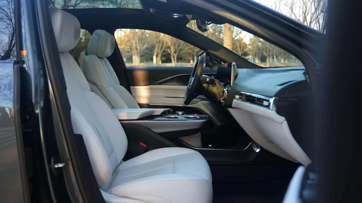 凯迪拉克锐歌空间,凯迪拉克LYRIQ锐歌测评