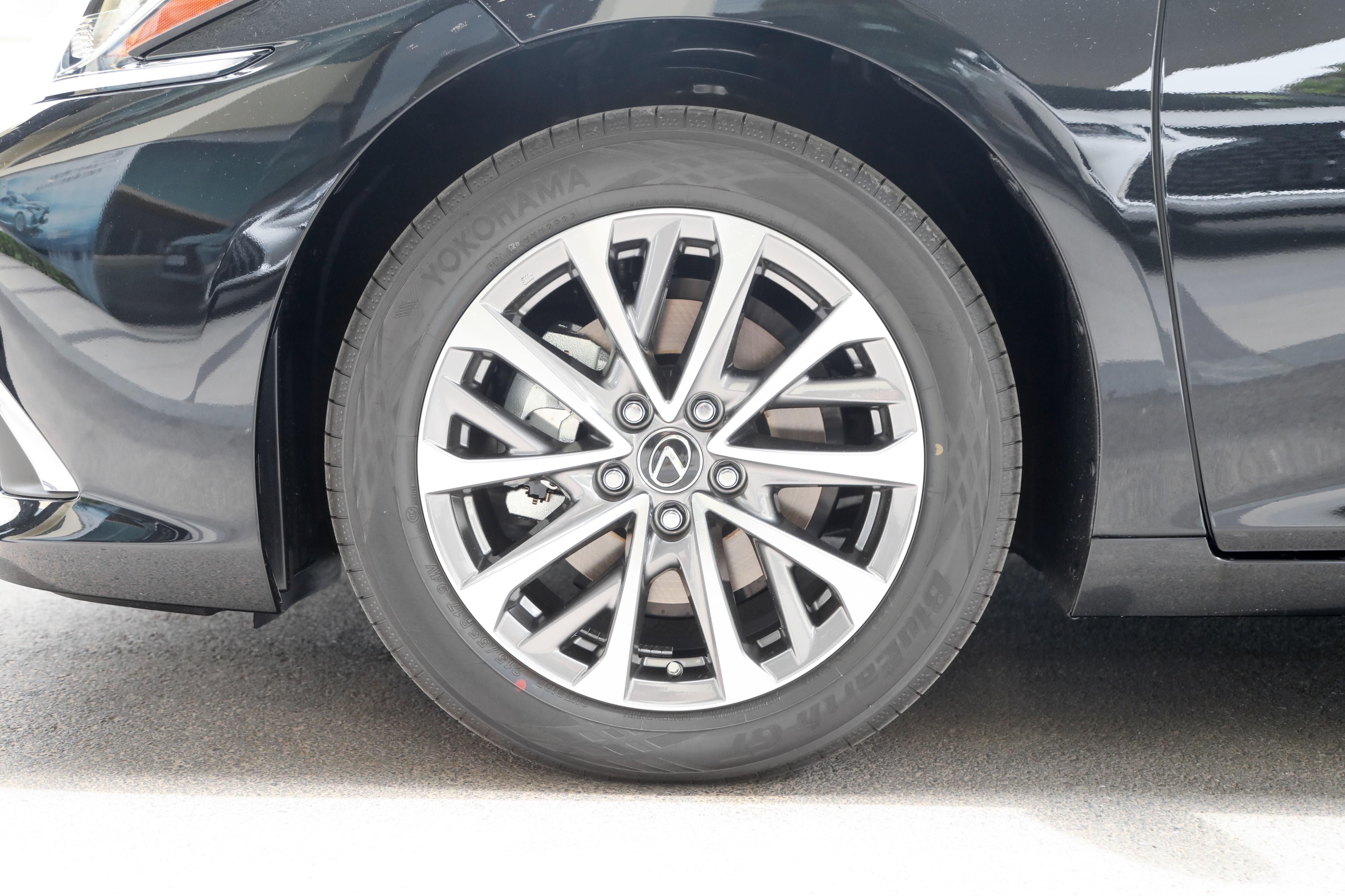 新款雷克萨斯es怎样选才好,雷克萨斯es200和es260300h怎么选