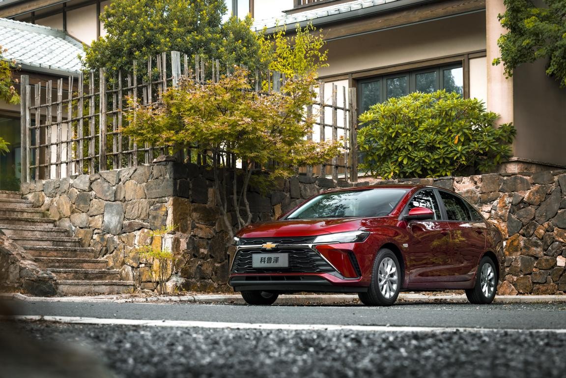 雪佛兰全新家轿科鲁兹到店实拍,雪佛兰科鲁泽2019款redline320t