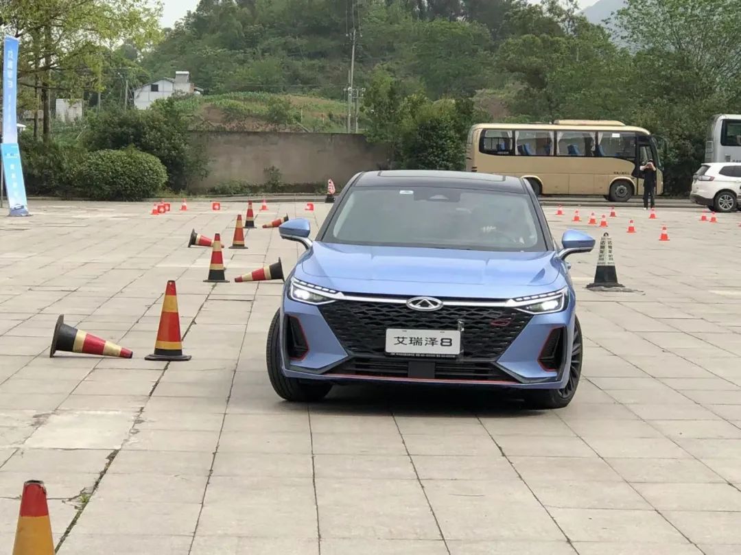 艾瑞泽8试驾1.6t底盘,奇瑞艾瑞泽8新款2022上市时间