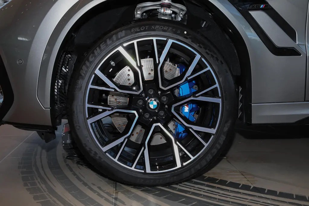 详解2021款宝马X6M，600马力+3.9秒破百，售价仅146.89万，值吗？