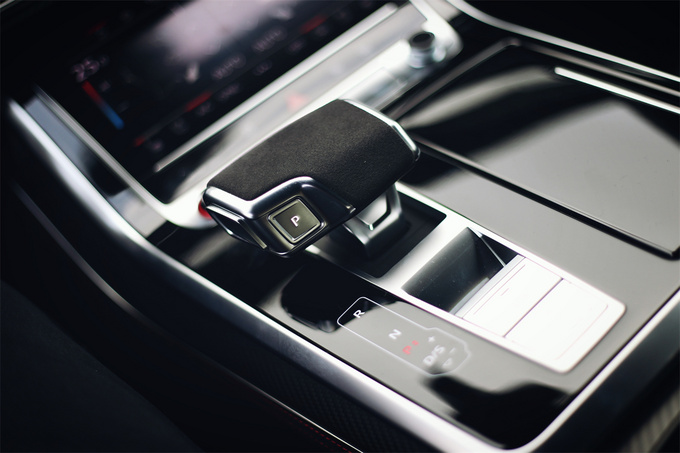 《豪华180》评奥迪RSQ8足够豪华的性能车啥样？