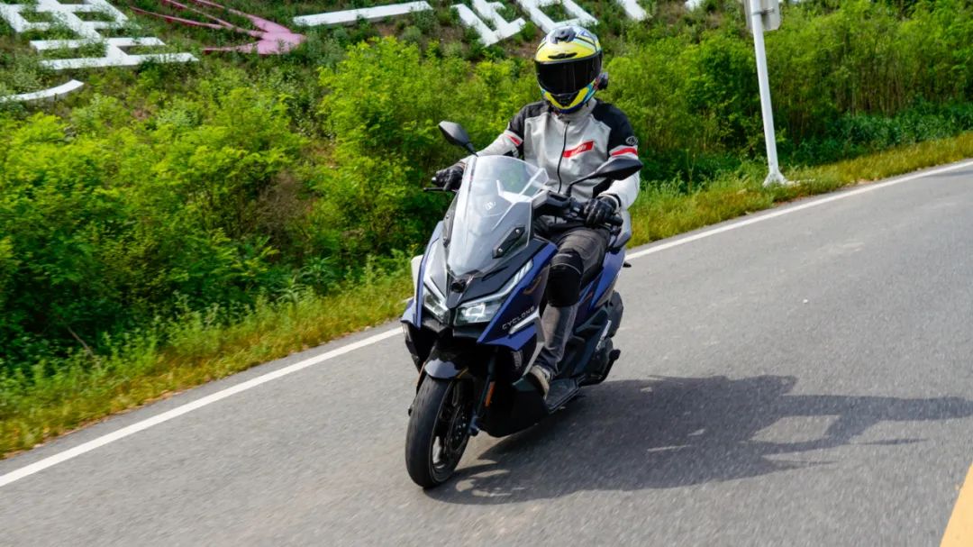 赛科龙rt1比豪爵uhr150动力好很多吗,rt1和uhr150声音对比