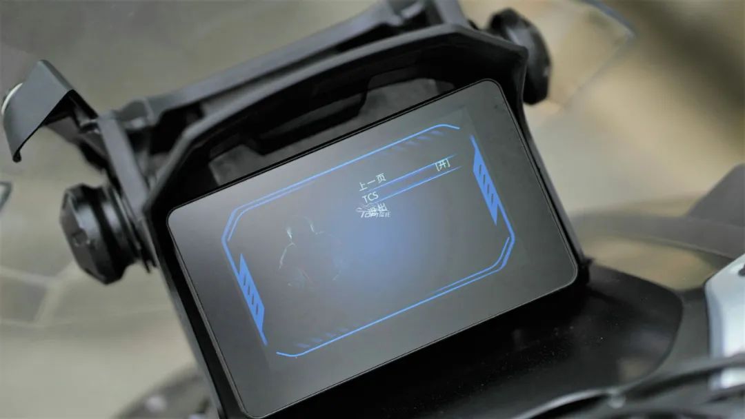 配置多到溢出,钱江ADV150踏板“鸿”到店实拍,坐实价格屠夫之名