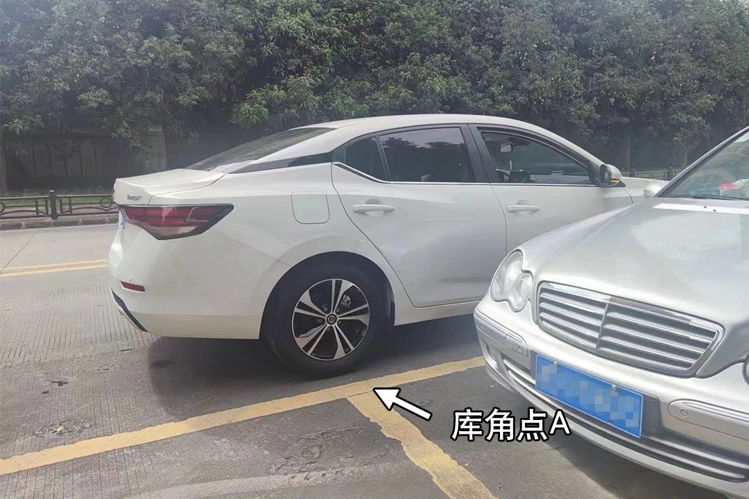 看不到车轮侧方位停车技巧现实版,侧方位停车轮胎压线晚了如何调整