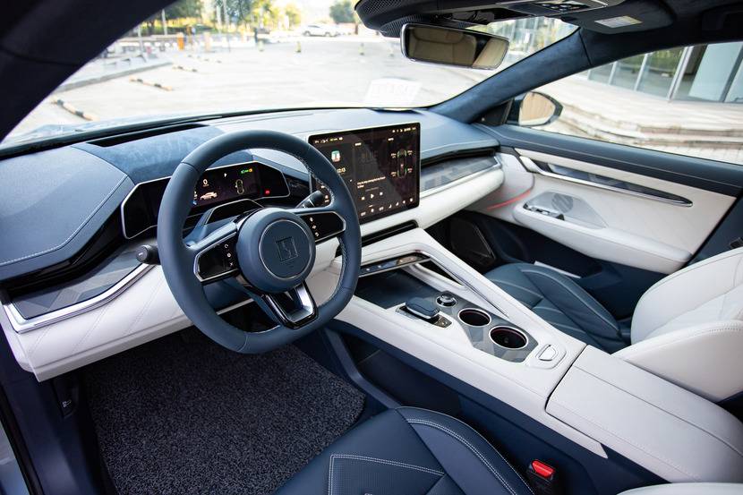 30万落地，极狐阿尔法S、小鹏P7、极氪001如何选？