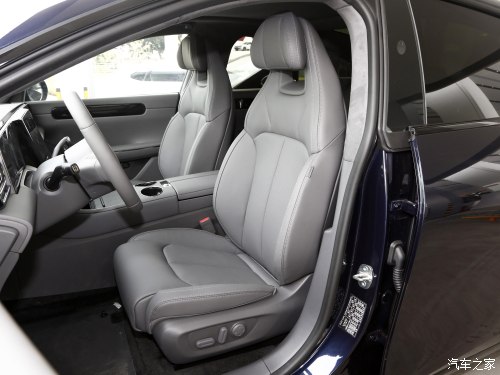 零跑c01热度狂飙爆火的原因在哪,秦plusev冠军版最新零跑c01