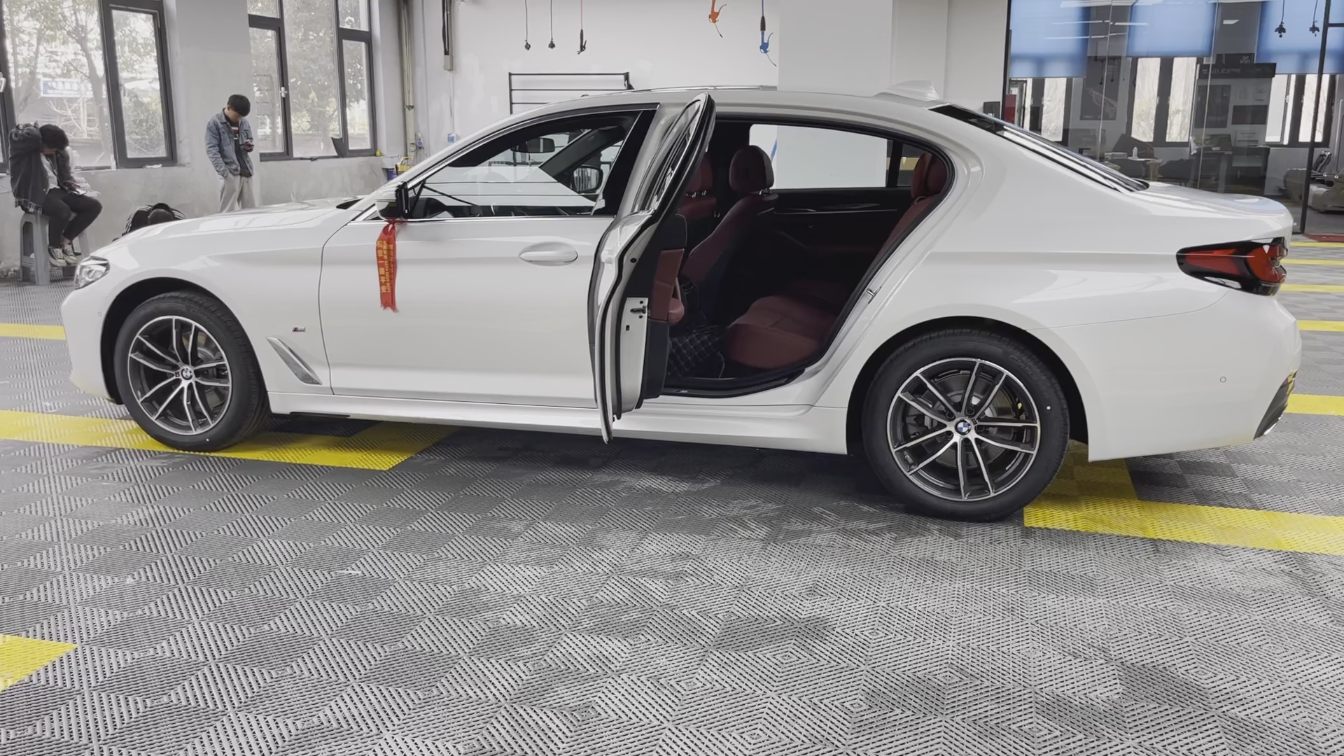 宝马5系对比奔驰e级的优势,宝马5系跟奔驰E级怎么选