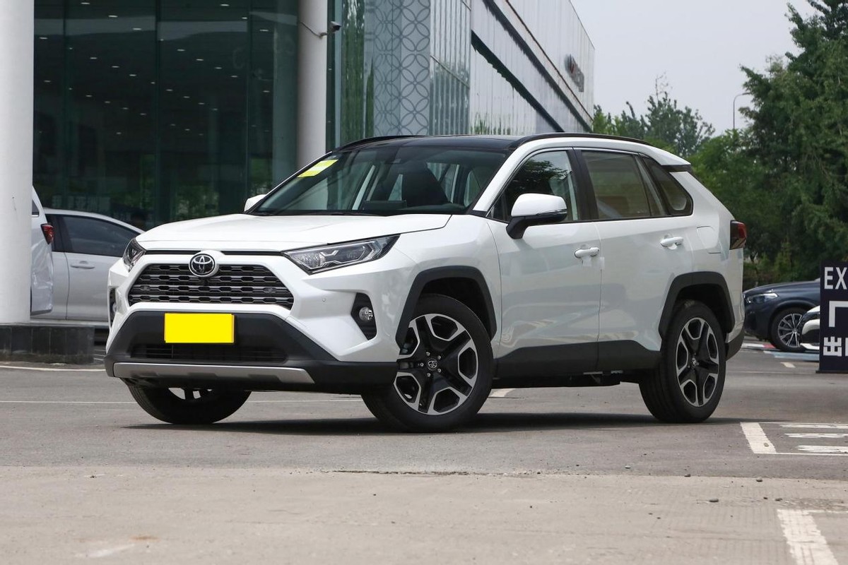 年销量超19万辆，17.58万起售，2种动力可选，解析丰田RAV4荣放