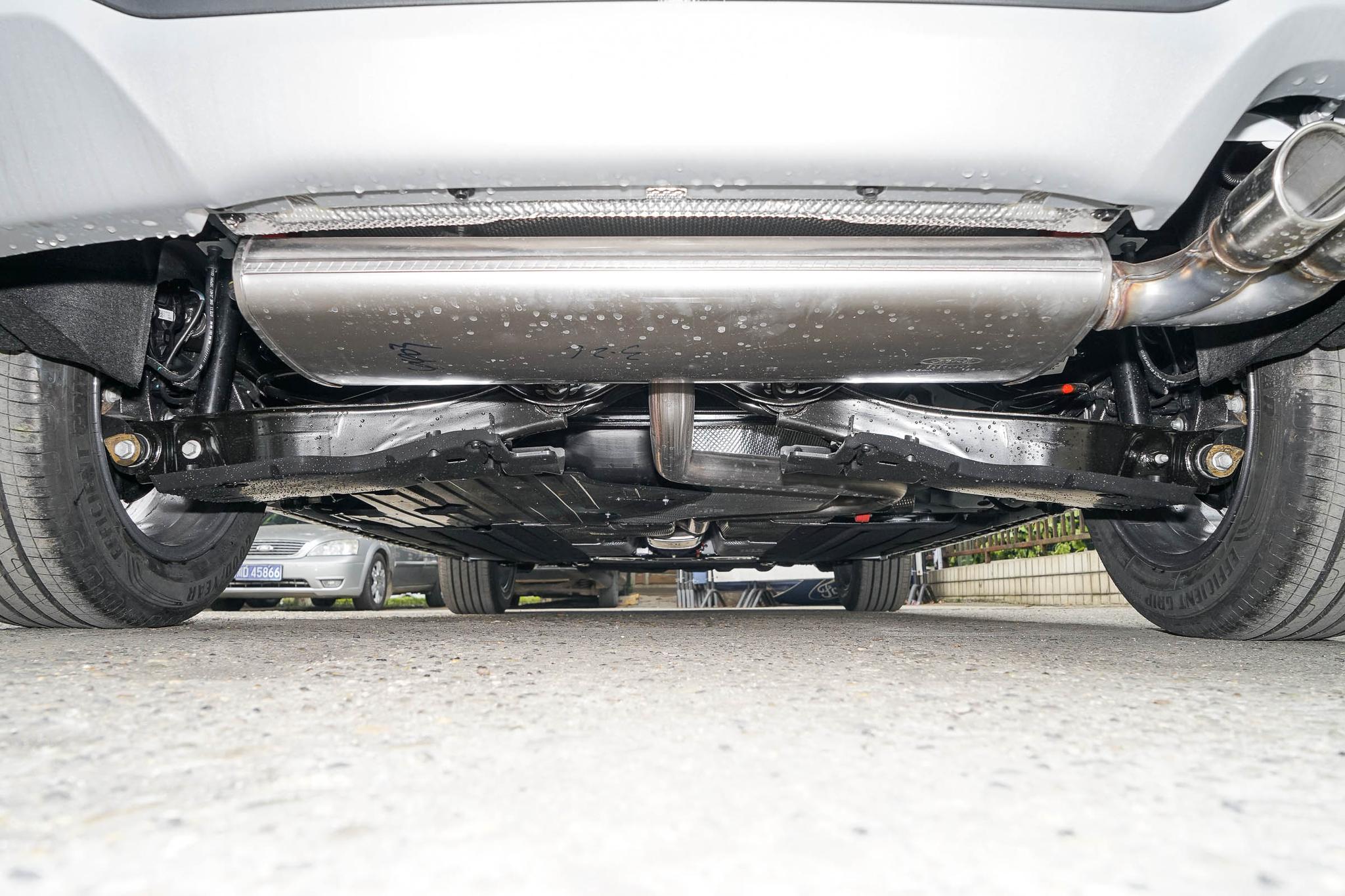 福特福克斯跨界版怎么样,福克斯哪款是四缸发动机at变速箱