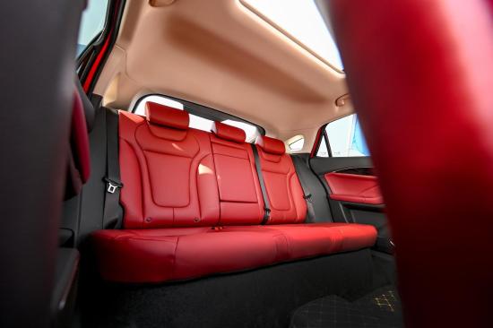 自主家轿也有狠货第三代奔腾b70,新国民家轿的实用美学奔腾b70