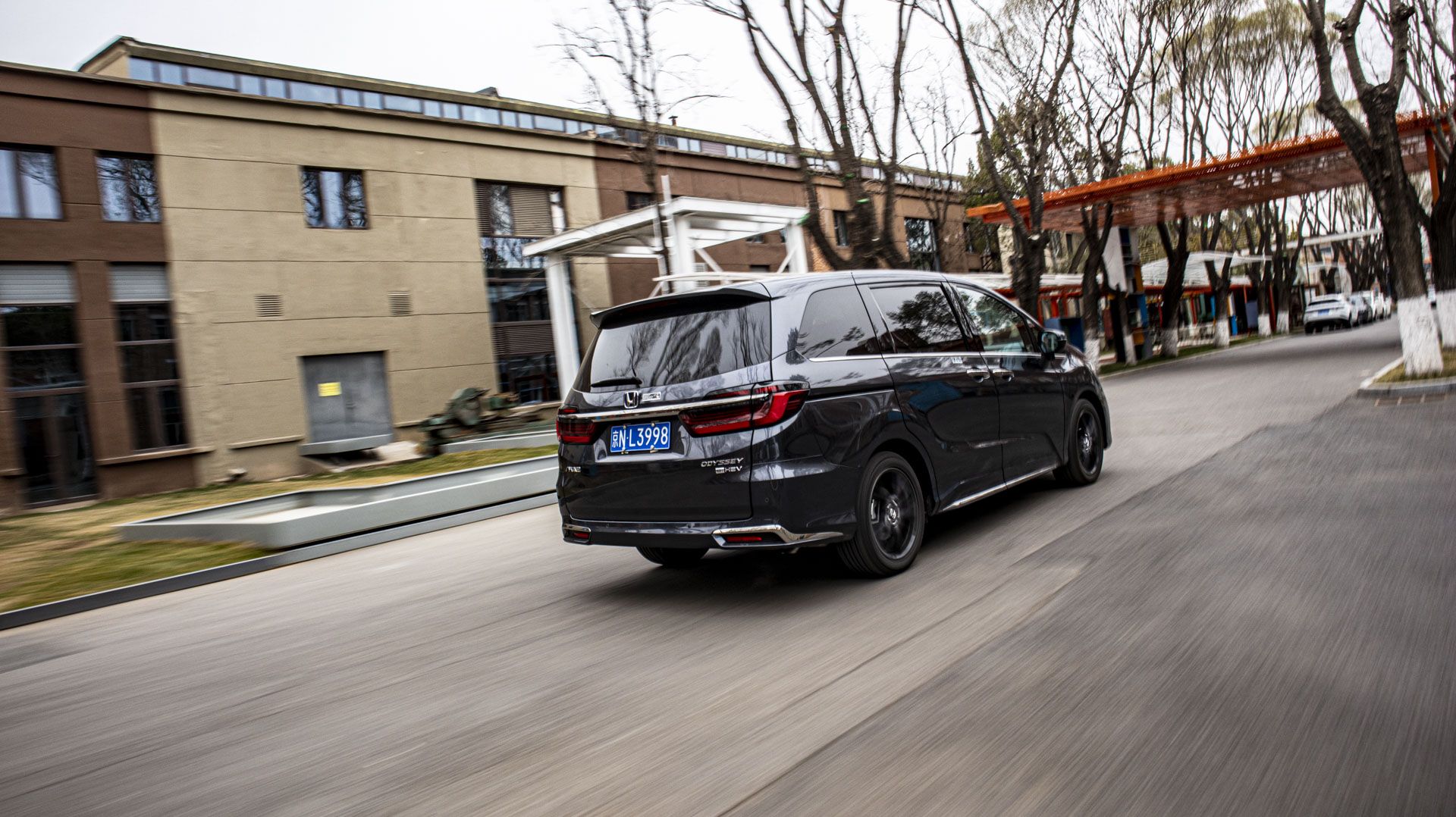 改款之后不止家用试驾全新奥德赛,2022款本田奥德赛混动版试驾视频