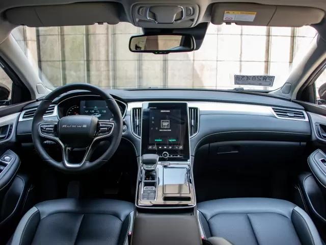 天幕+大空间+14.3英寸屏，荣威i6MAX称得上A+级轿车杠把子