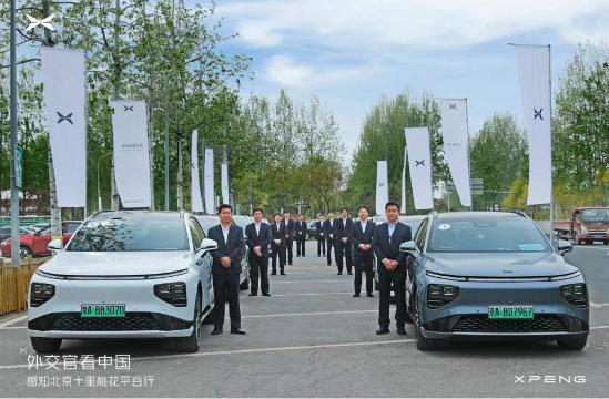 十四国大使探访小米,外国人试驾小鹏汽车