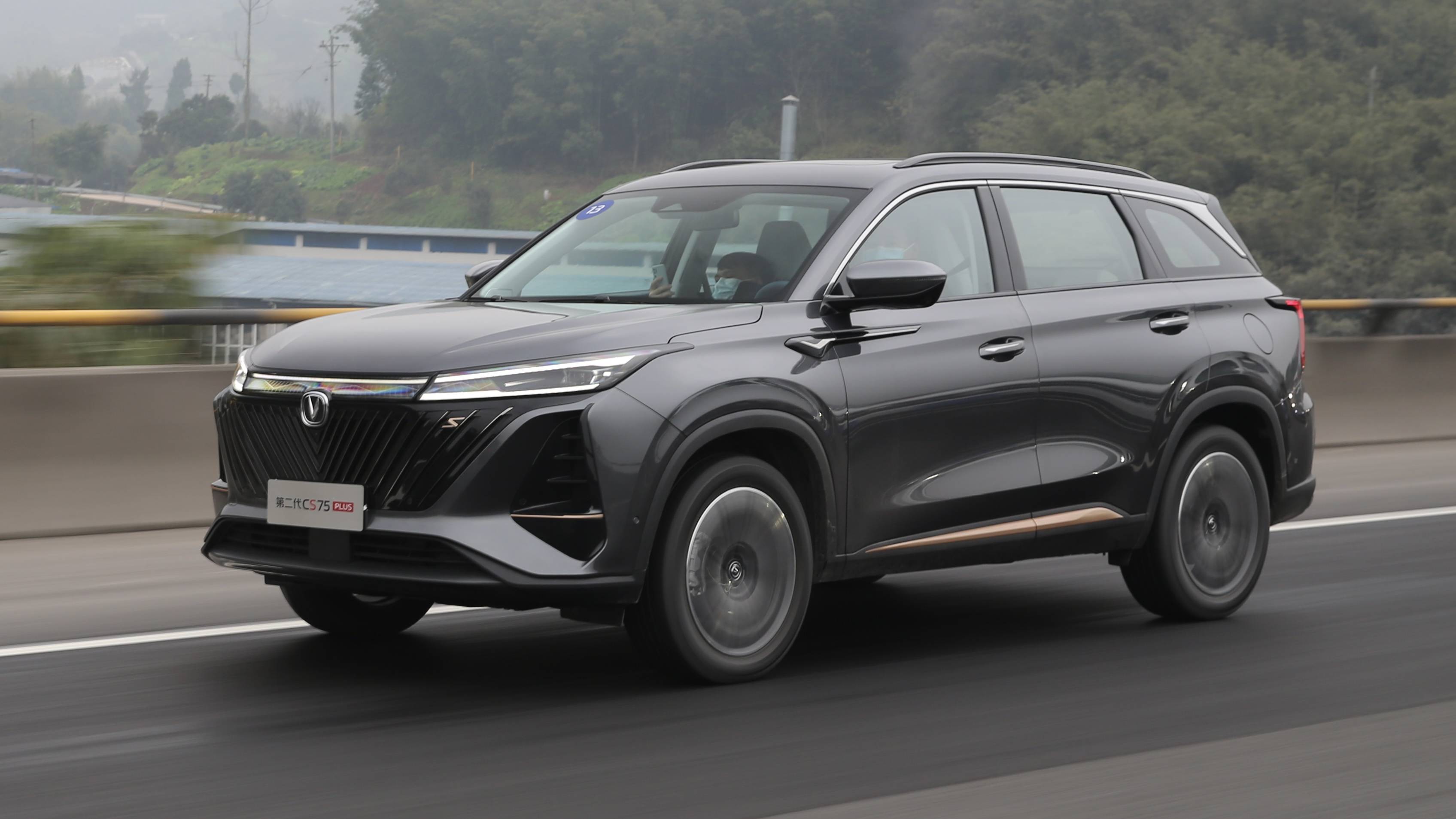 一汽奔腾b70s白色轿跑,上市新车全新b70