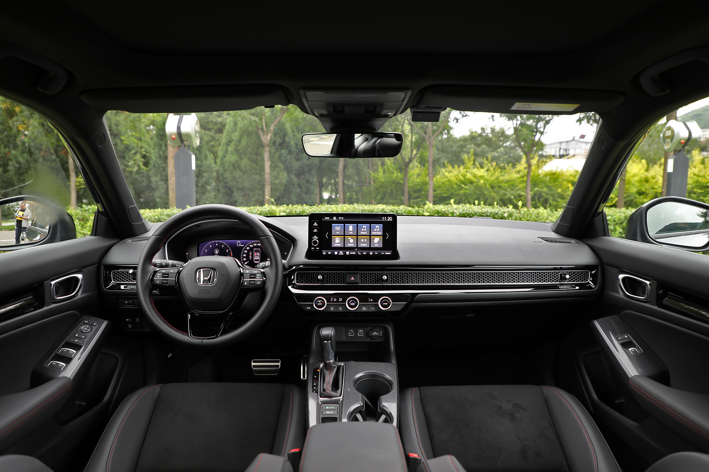 本田思域2021款hatchback220turbocvt,新车指导价11.98万哪款高配