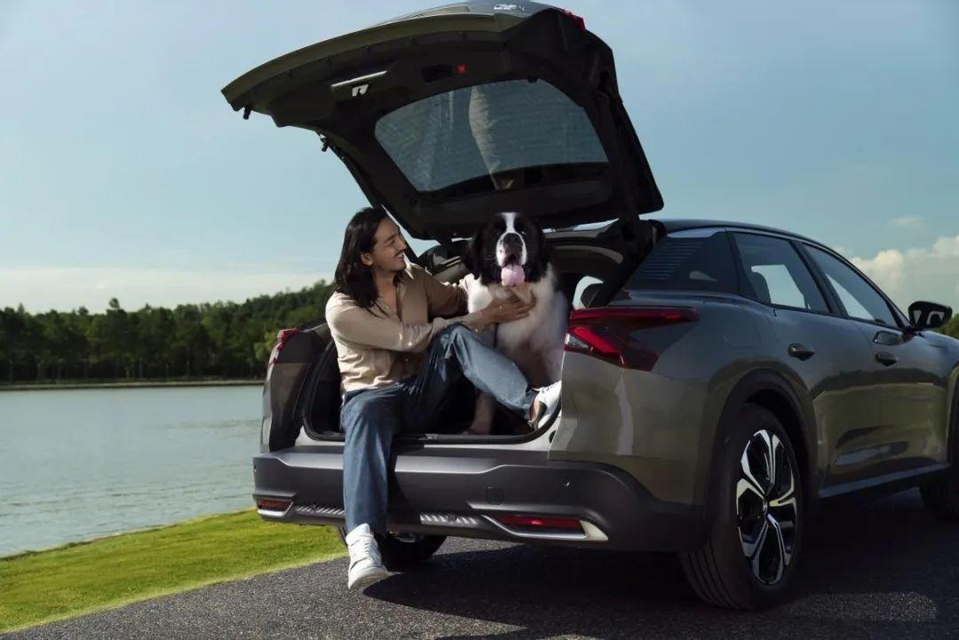 2023款凡尔赛c5x二级车落地价,凡尔赛c5x2022款和2023款有什么区别