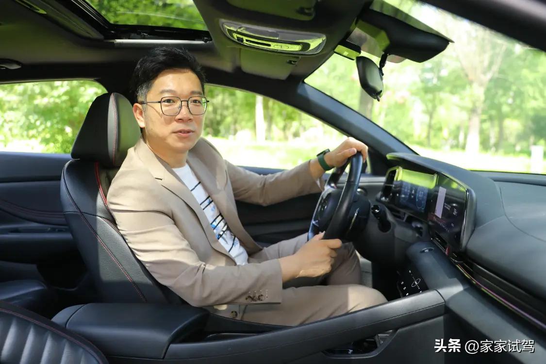 万元a级家轿试驾北京现代伊兰特,现代伊兰特1.5llux尊贵版最新落地