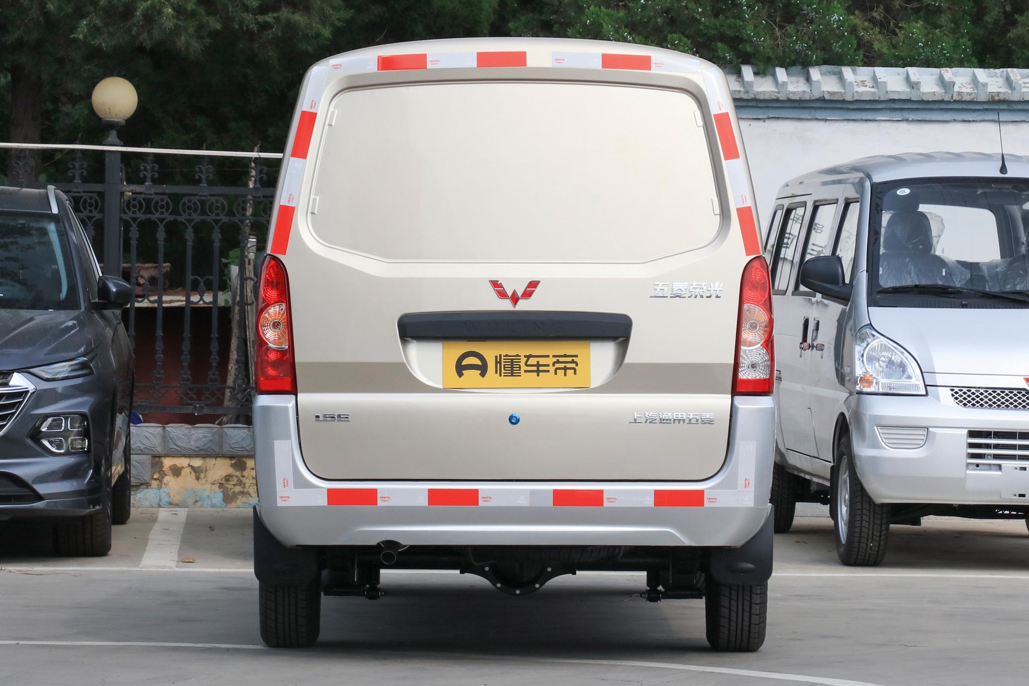 五菱荣光新卡2.0l用车感受,外观耐看空间大