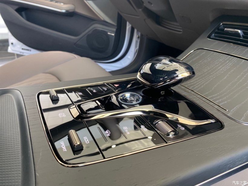 比亚迪汉白是珍珠白,比亚迪汉冰川蓝和白色