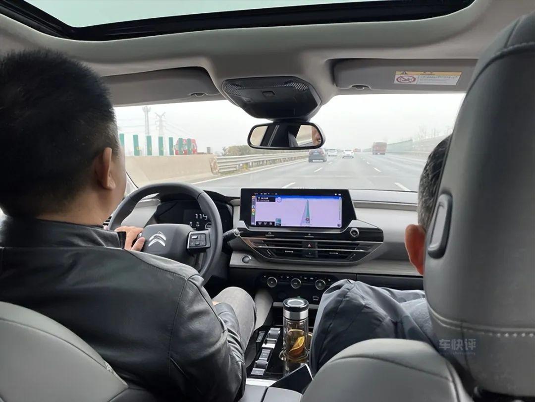 2023款凡尔赛c5x二级车落地价,和凡尔赛c5x同级别的车都有哪几款